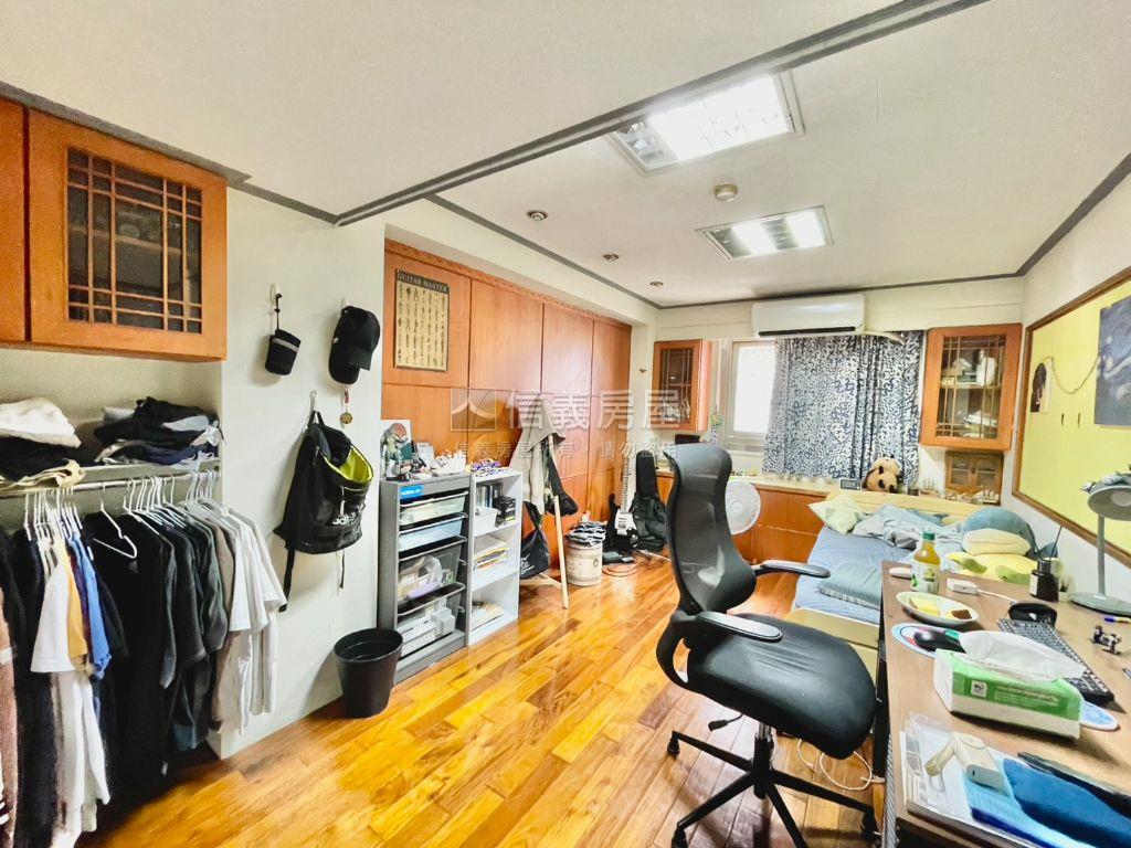 超扯啦！西屯四房雙車位房屋室內格局與周邊環境