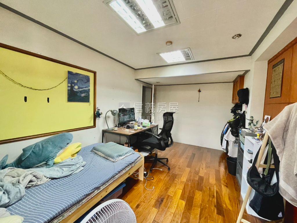 超扯啦！西屯四房雙車位房屋室內格局與周邊環境