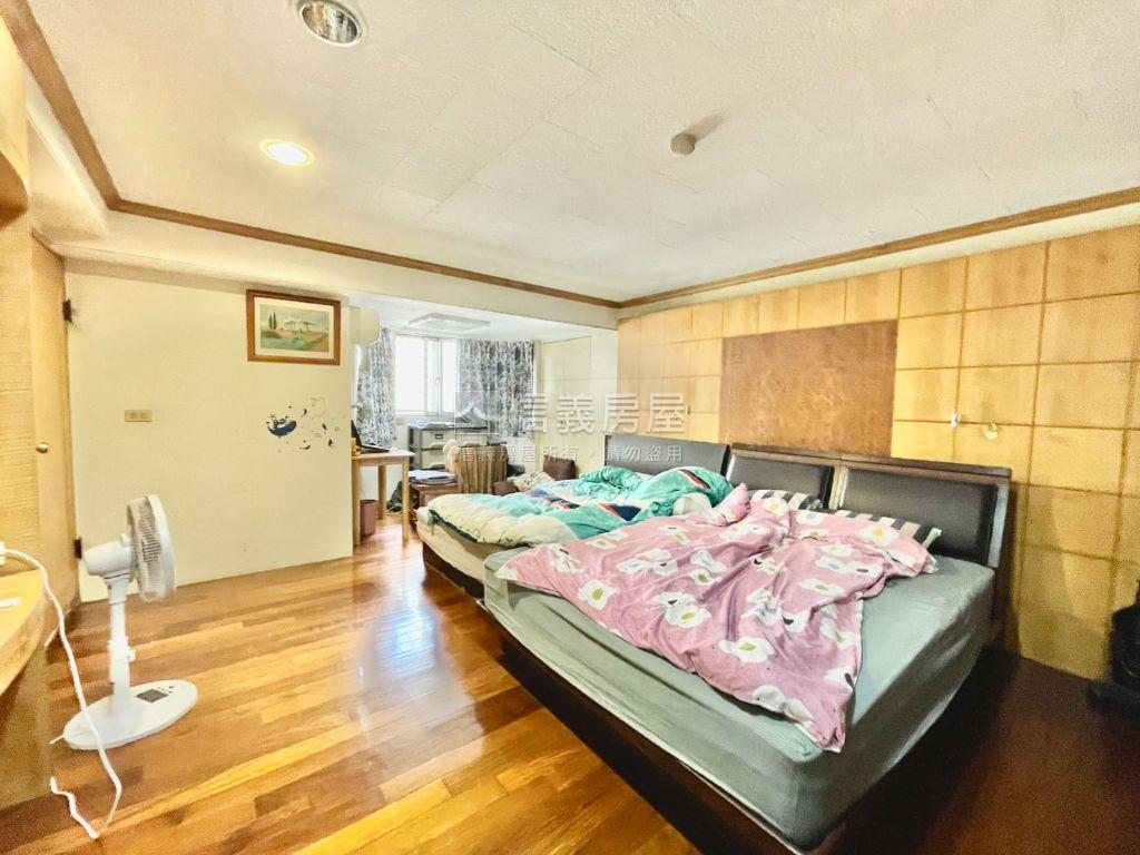 超扯啦！西屯四房雙車位房屋室內格局與周邊環境