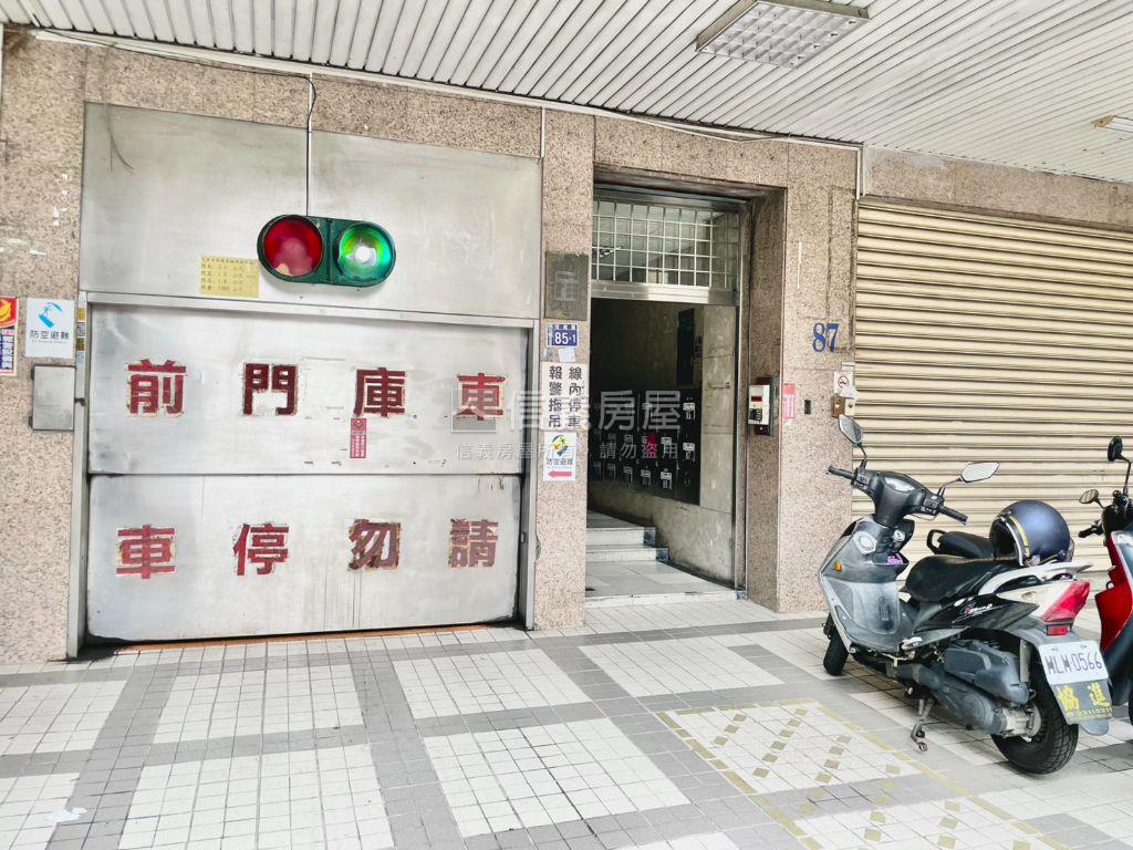 超扯啦！西屯四房雙車位房屋室內格局與周邊環境