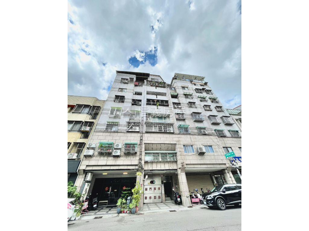 超扯啦！西屯四房雙車位房屋室內格局與周邊環境