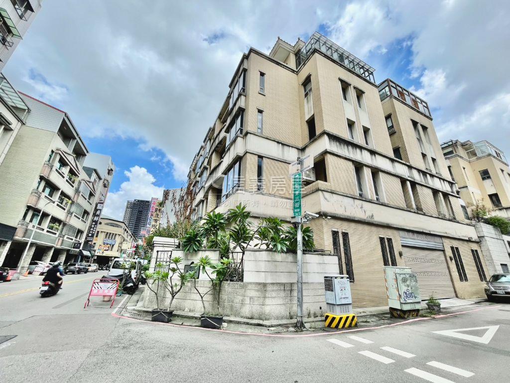超扯啦！西屯四房雙車位房屋室內格局與周邊環境