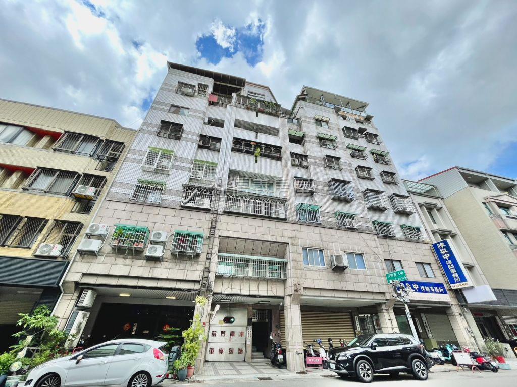 超扯啦！西屯四房雙車位房屋室內格局與周邊環境