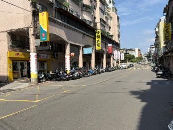 邊間公園旁大面寬金店面