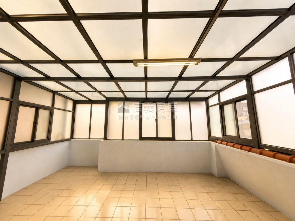 縣政特區臨路美裝潢大透天房屋室內格局與周邊環境