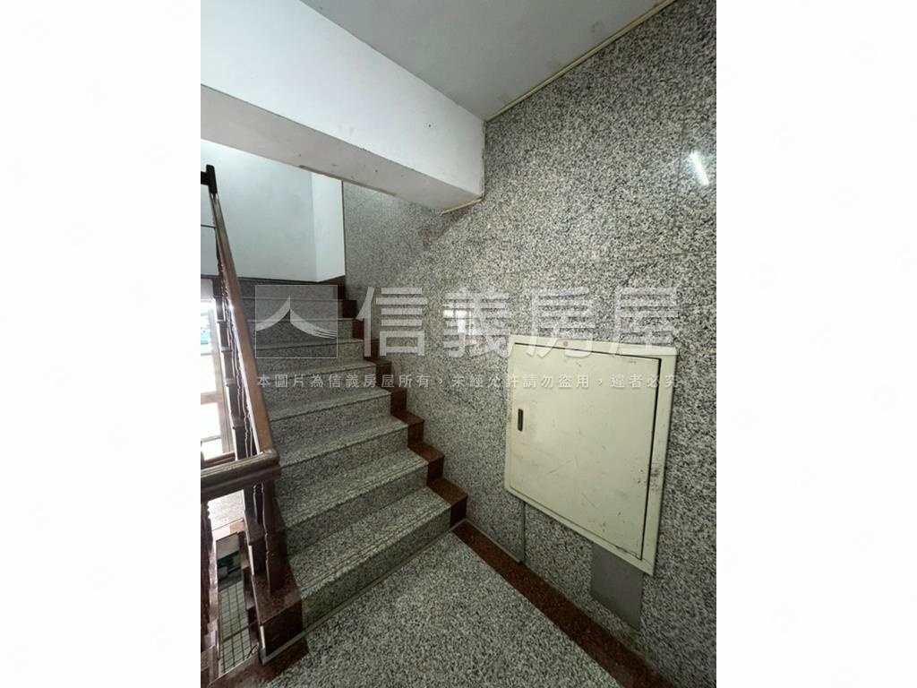 自行設計的家房屋室內格局與周邊環境
