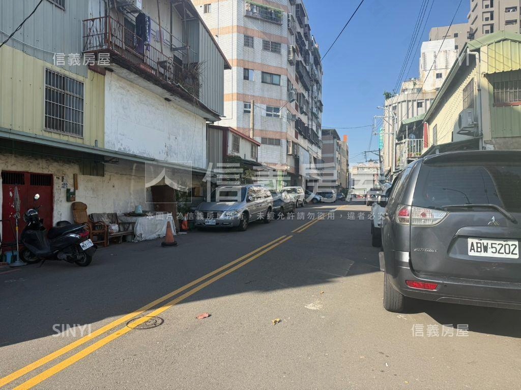 專任近東區進德整合土地Ｂ房屋室內格局與周邊環境