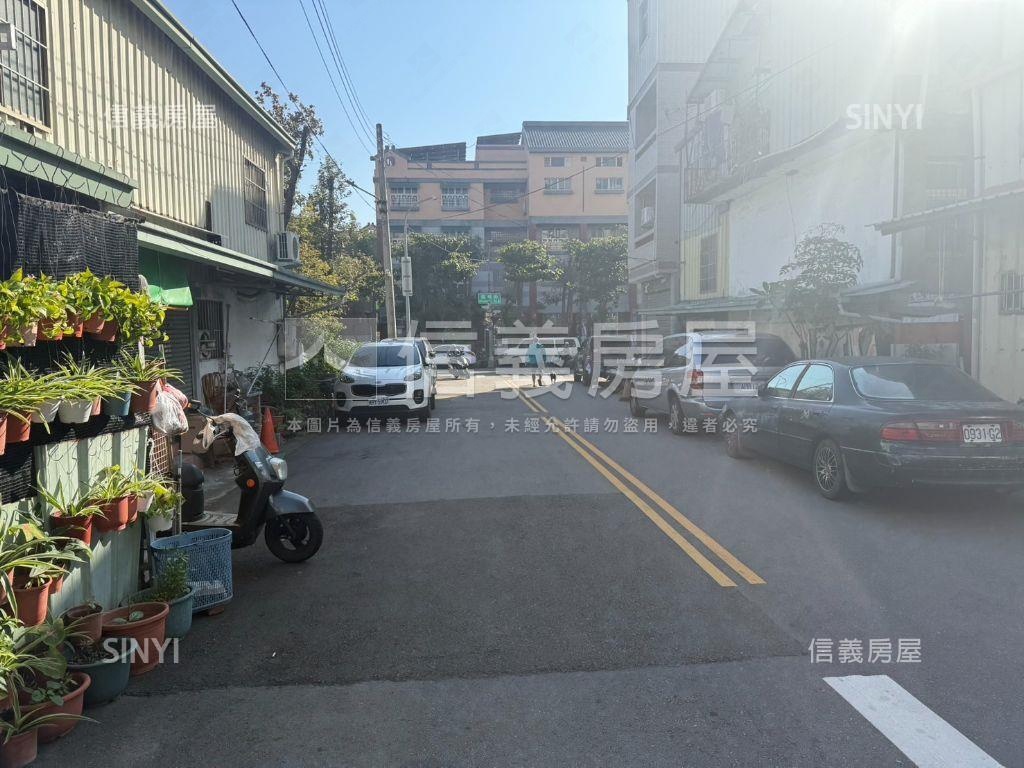 專任近東區進德整合土地Ｂ房屋室內格局與周邊環境