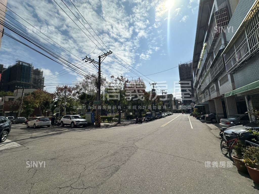 潭子區顯眼收租角店房屋室內格局與周邊環境