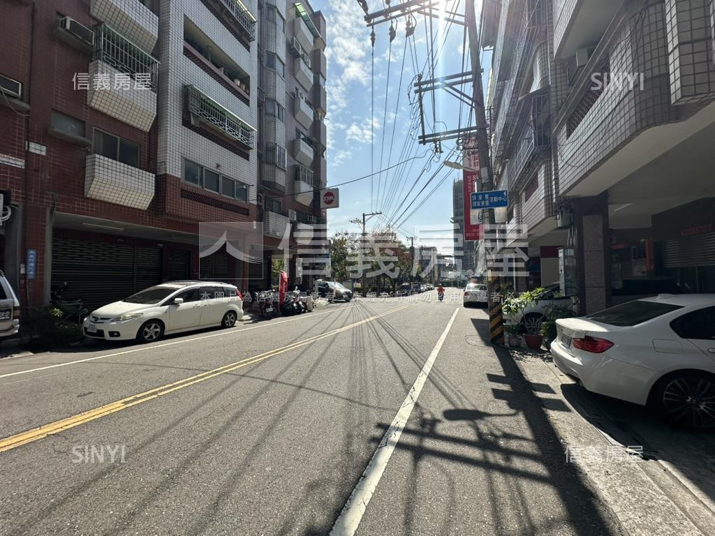 潭子區顯眼收租角店房屋室內格局與周邊環境