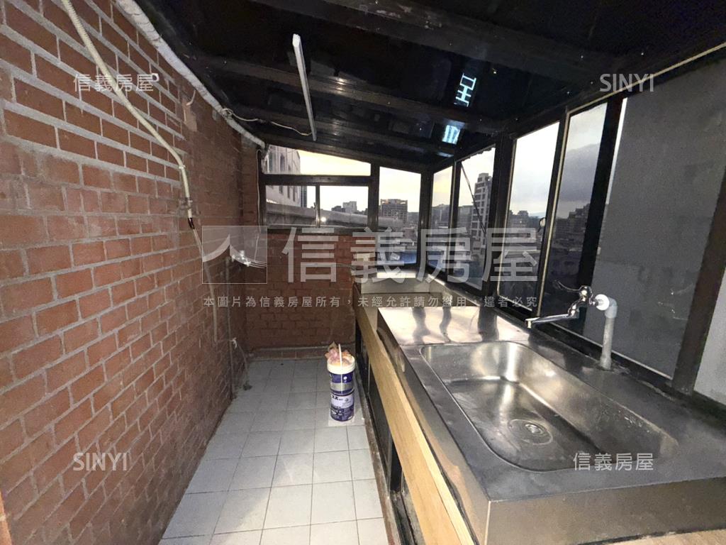 雙捷運單純高樓美廈房屋室內格局與周邊環境