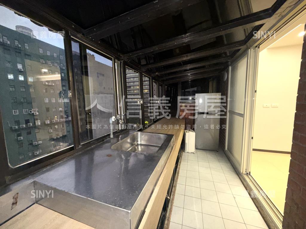雙捷運單純高樓美廈房屋室內格局與周邊環境