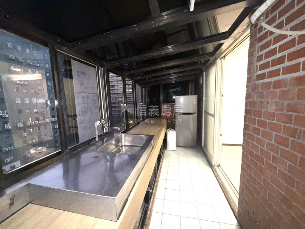 雙捷運單純高樓美廈房屋室內格局與周邊環境