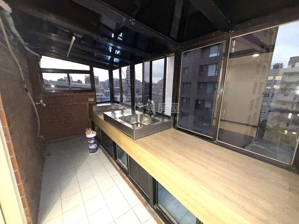 雙捷運單純高樓美廈房屋室內格局與周邊環境