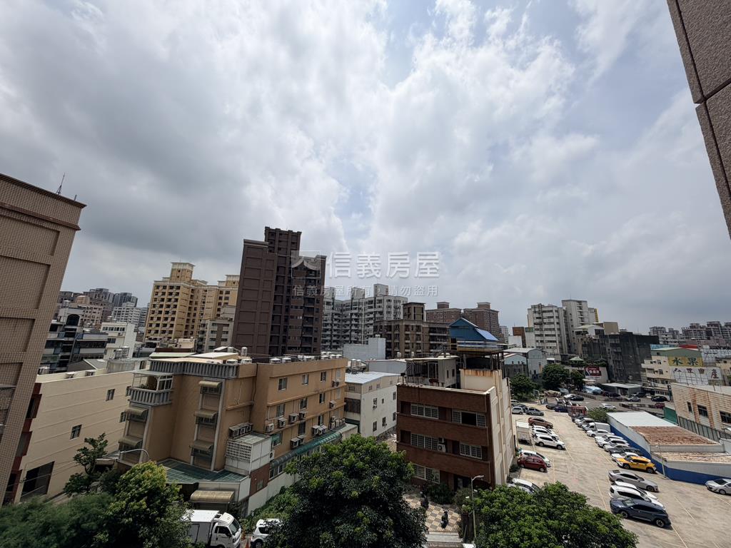 藝文悅龍莊四房雙車位房屋室內格局與周邊環境