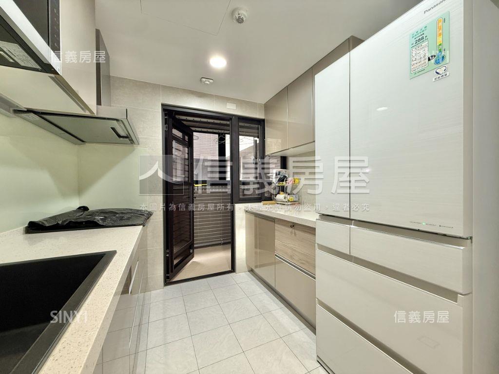 稀有釋出翠御精品三房車位房屋室內格局與周邊環境