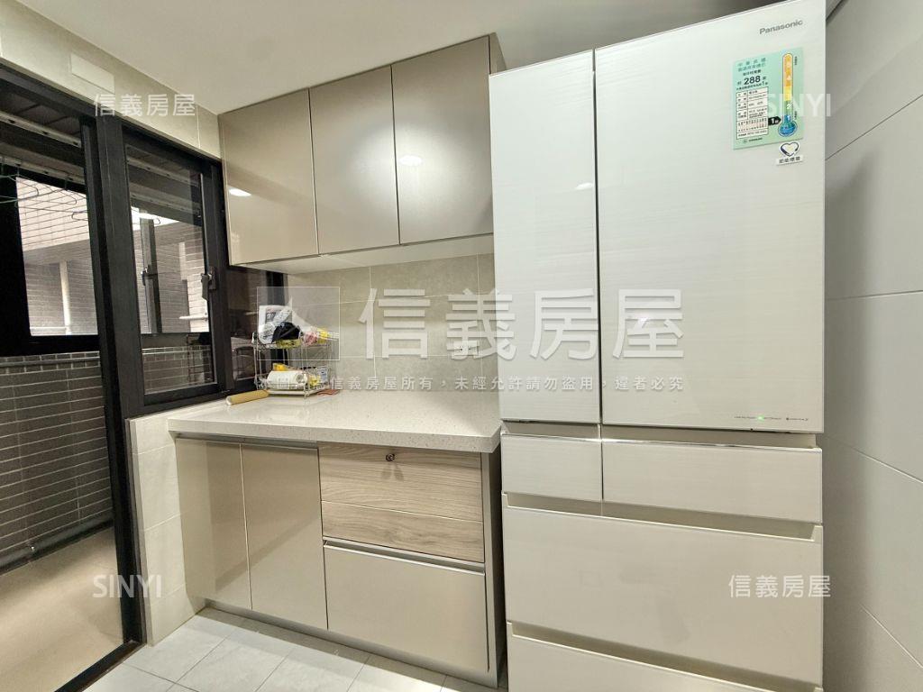 稀有釋出翠御精品三房車位房屋室內格局與周邊環境