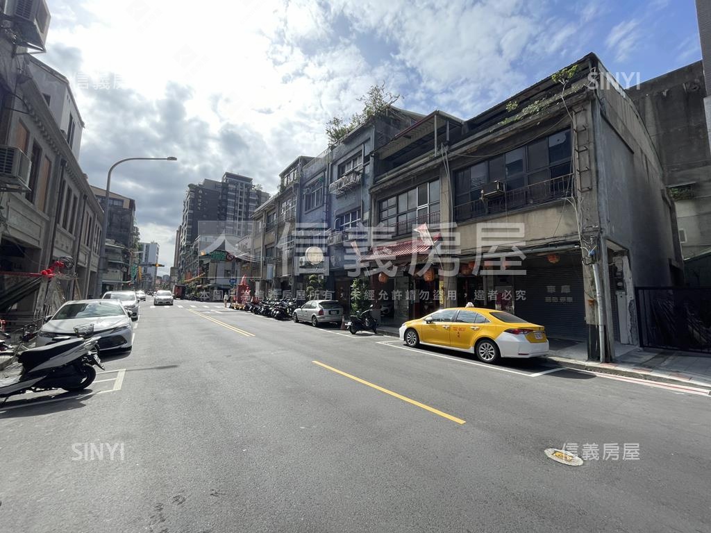 西園町三房車位房屋室內格局與周邊環境