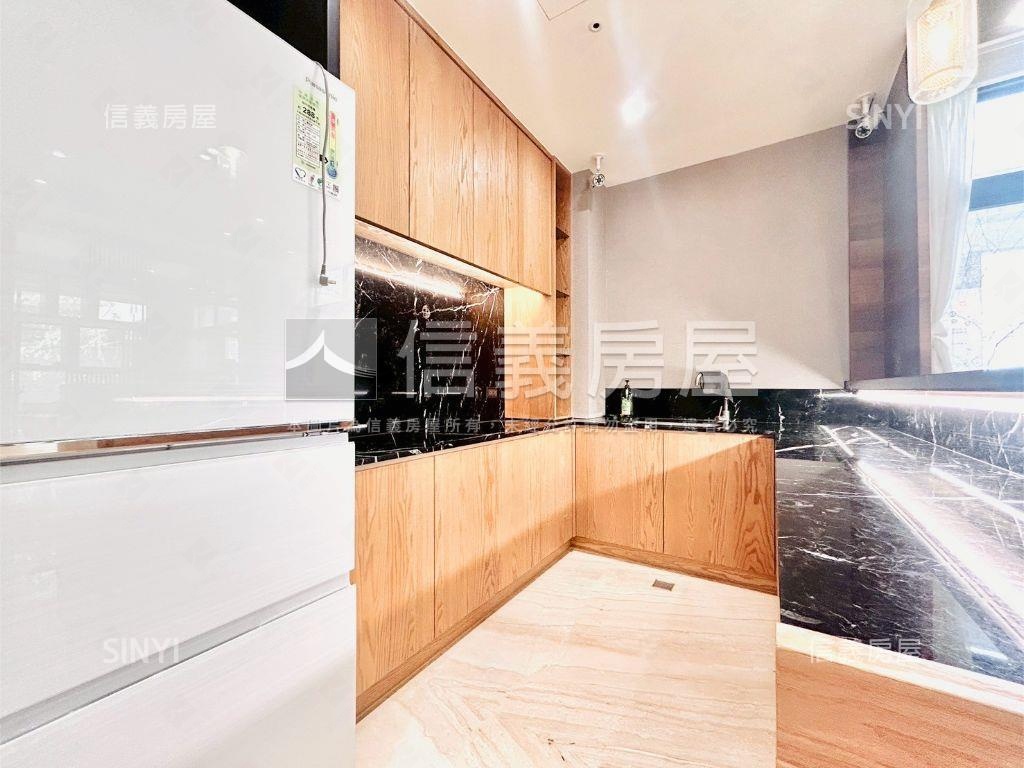 專任巨誠帝苑角間電梯店面房屋室內格局與周邊環境