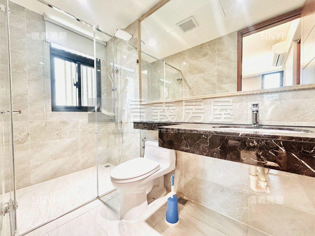 專任巨誠帝苑角間電梯店面房屋室內格局與周邊環境