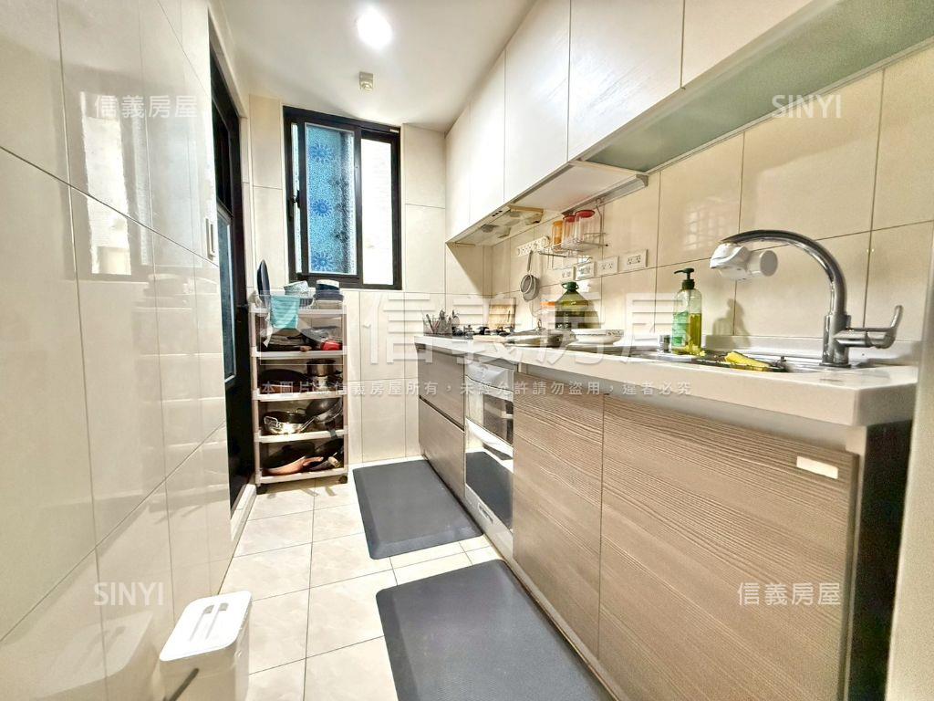 專任蘭庭序方正兩房車位房屋室內格局與周邊環境