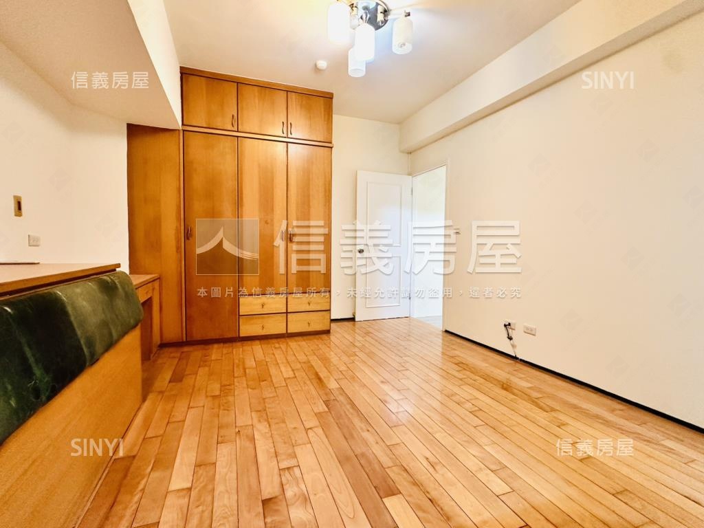 景安名人４房大車位房屋室內格局與周邊環境