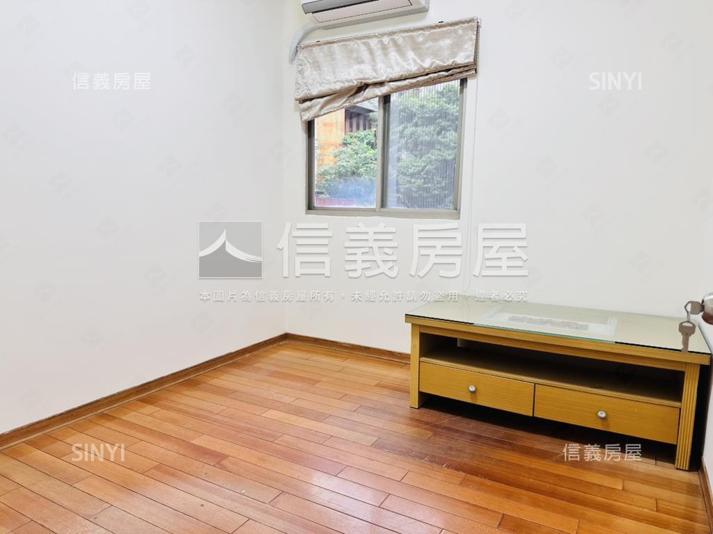 景安名人４房大車位房屋室內格局與周邊環境