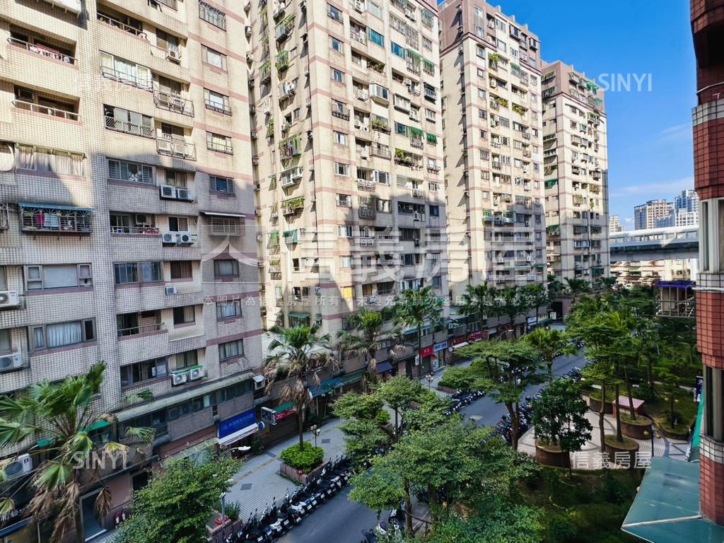 捷運精美四房平面大車位房屋室內格局與周邊環境