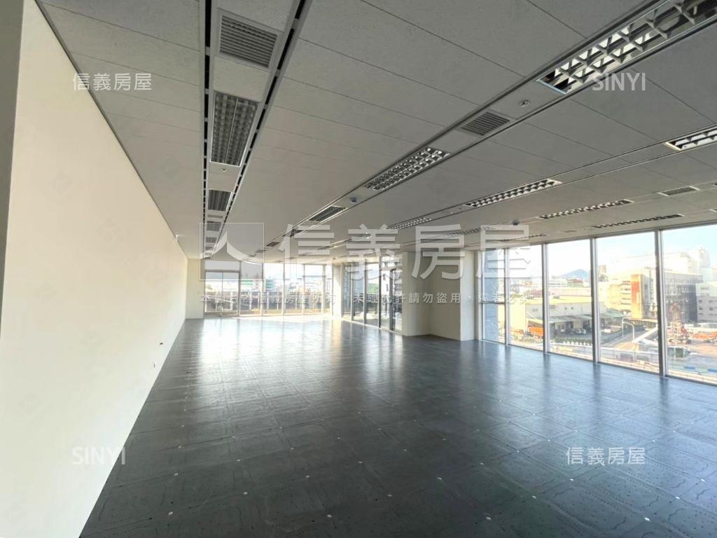 中悦寰宇一號高樓頂辦兩戶房屋室內格局與周邊環境