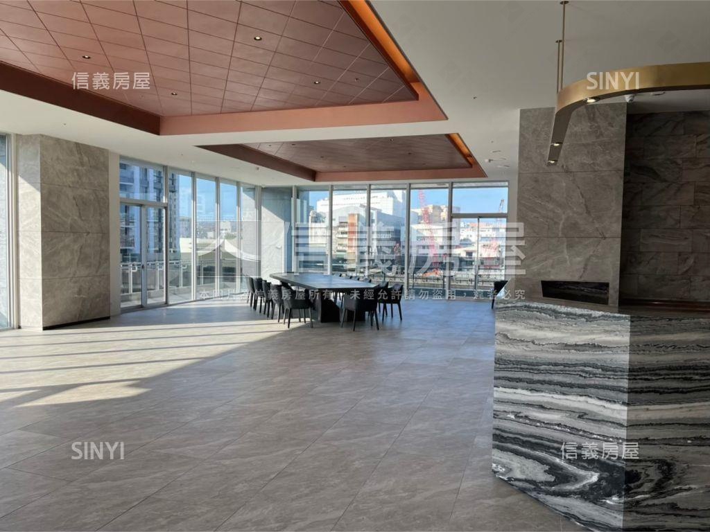 中悦寰宇一號高樓頂辦兩戶房屋室內格局與周邊環境