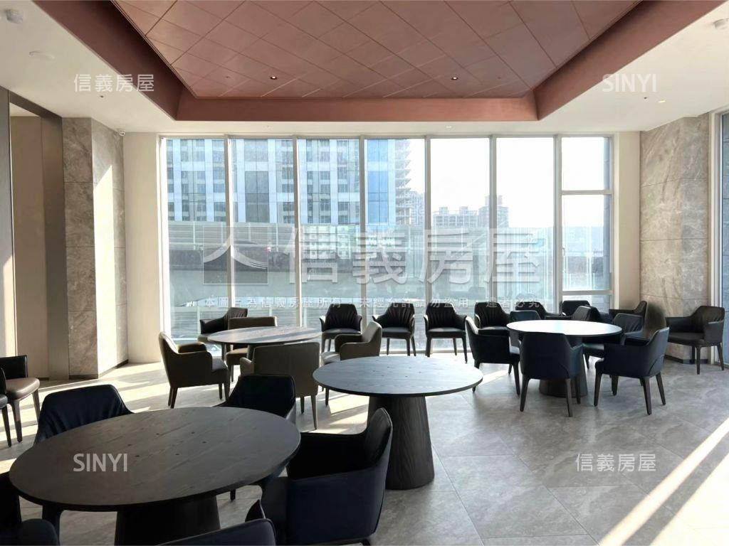 中悦寰宇一號高樓頂辦兩戶房屋室內格局與周邊環境