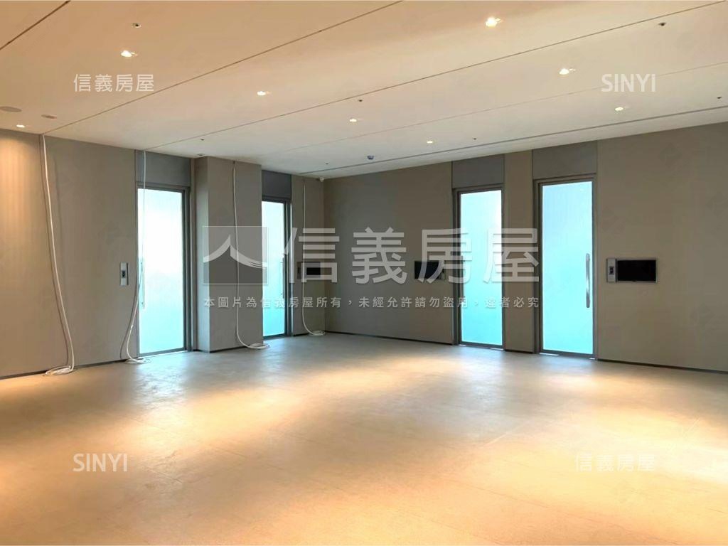 中悦寰宇一號高樓頂辦兩戶房屋室內格局與周邊環境