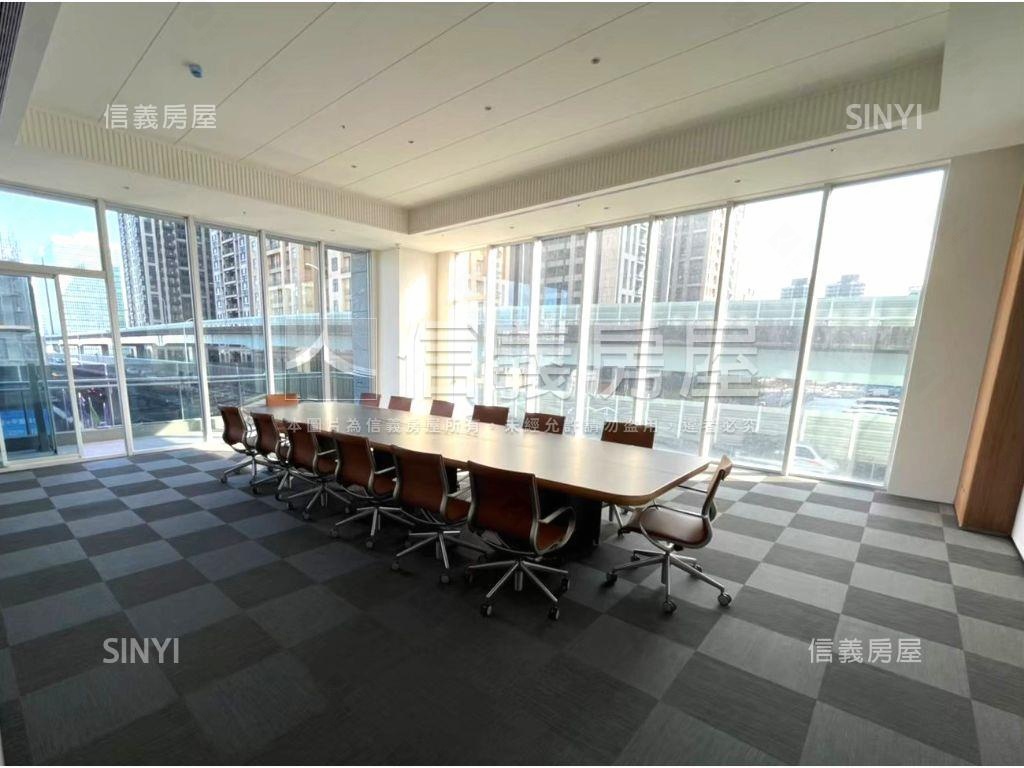 中悦寰宇一號高樓頂辦兩戶房屋室內格局與周邊環境