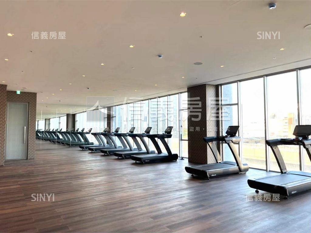 中悦寰宇一號高樓頂辦兩戶房屋室內格局與周邊環境