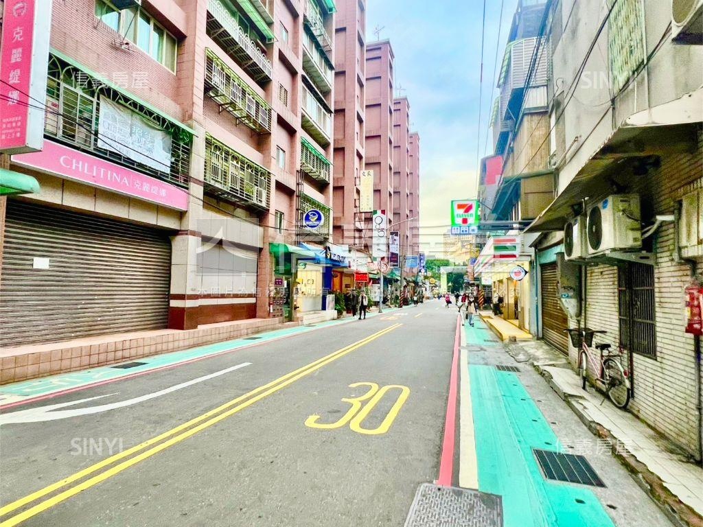 文化路稀有寬面大店面房屋室內格局與周邊環境