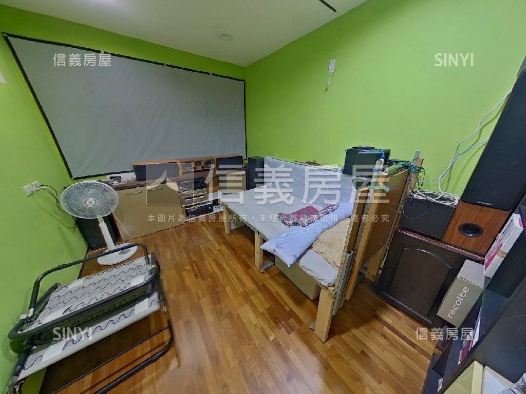 南勢角漂亮四房坡平車位房屋室內格局與周邊環境