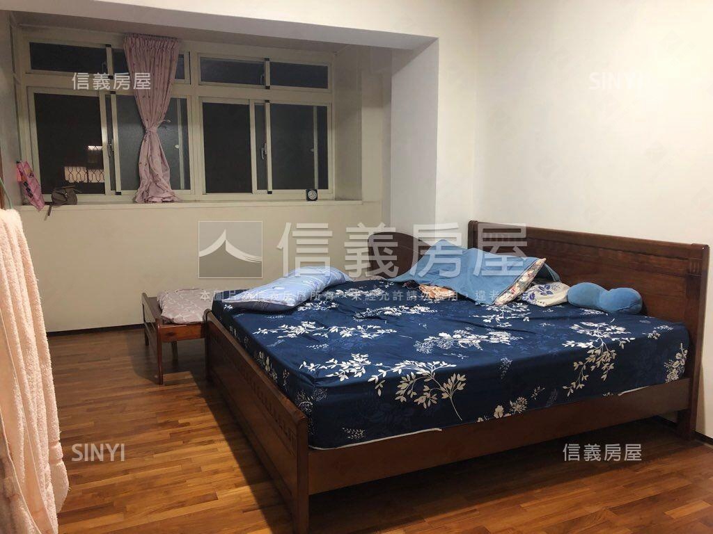 南勢角漂亮四房坡平車位房屋室內格局與周邊環境