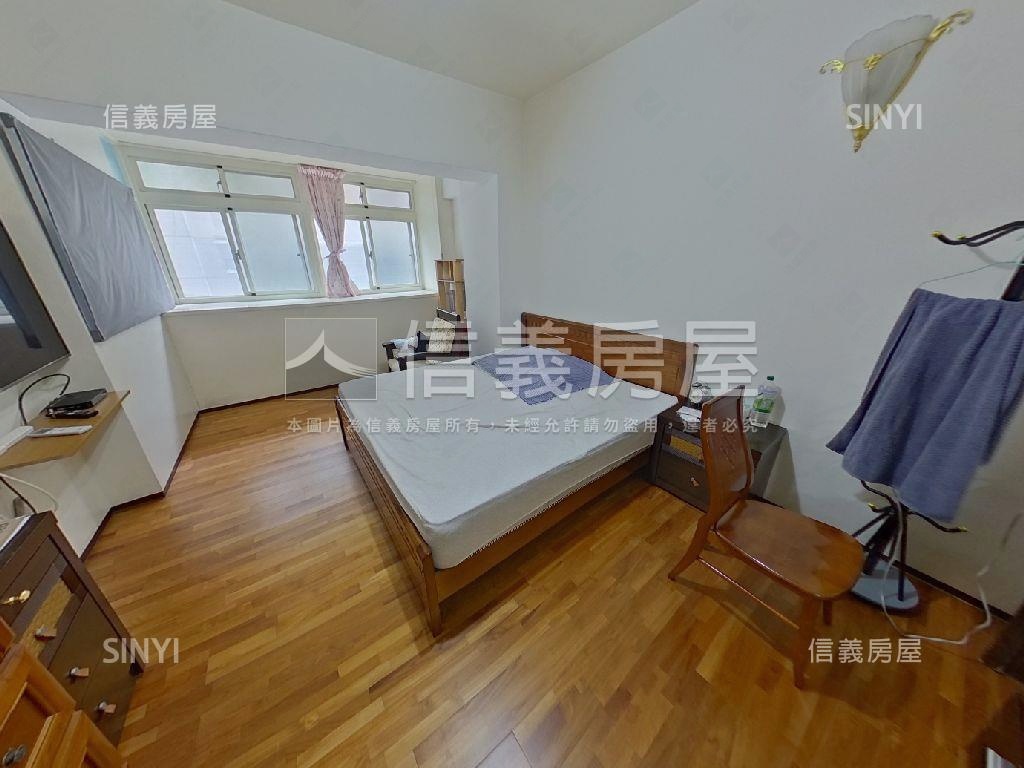 南勢角漂亮四房坡平車位房屋室內格局與周邊環境