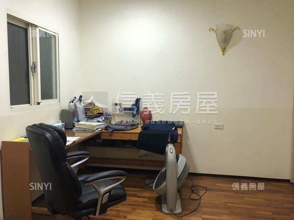 南勢角漂亮四房坡平車位房屋室內格局與周邊環境