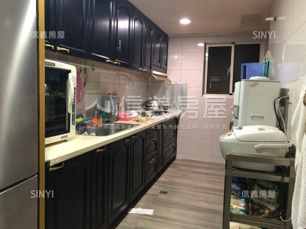 南勢角漂亮四房坡平車位房屋室內格局與周邊環境