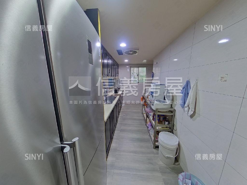 南勢角漂亮四房坡平車位房屋室內格局與周邊環境