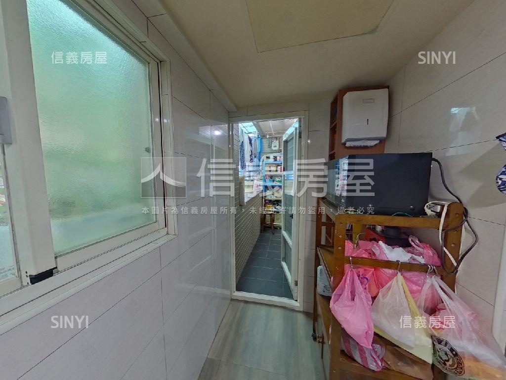 南勢角漂亮四房坡平車位房屋室內格局與周邊環境