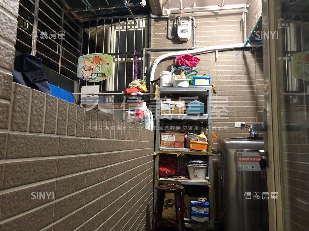 南勢角漂亮四房坡平車位房屋室內格局與周邊環境