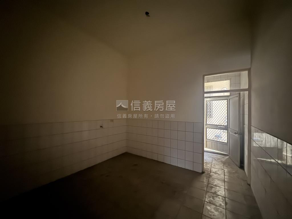 近漢銘彰興９米路美透天！房屋室內格局與周邊環境