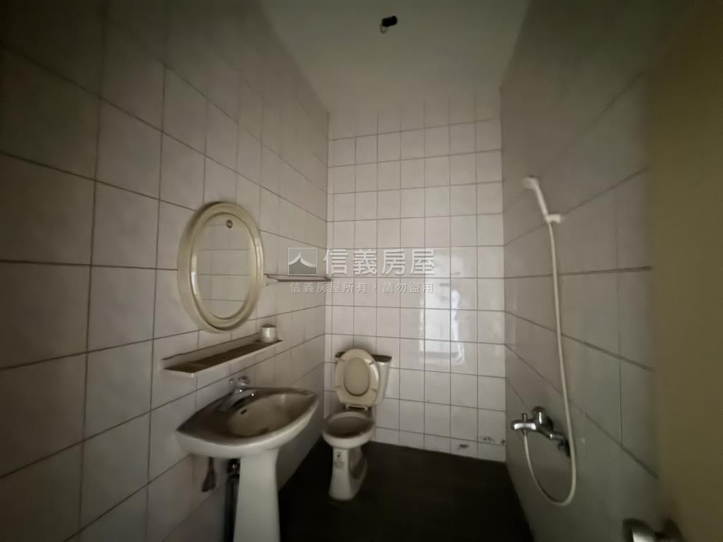近漢銘彰興９米路美透天！房屋室內格局與周邊環境