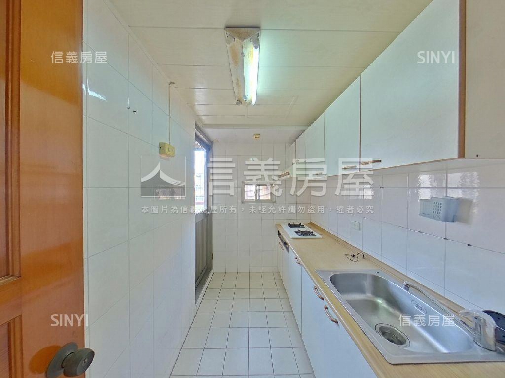 雅國天地三房車位房屋室內格局與周邊環境