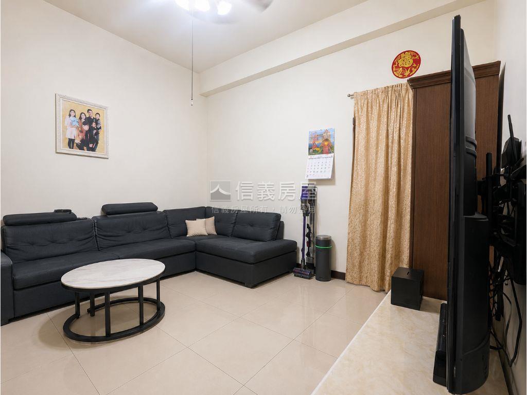 文心南路旁透天房屋室內格局與周邊環境