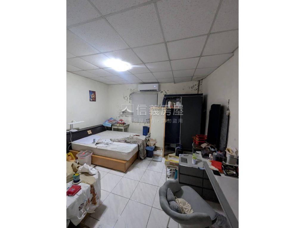文心南路旁透天房屋室內格局與周邊環境
