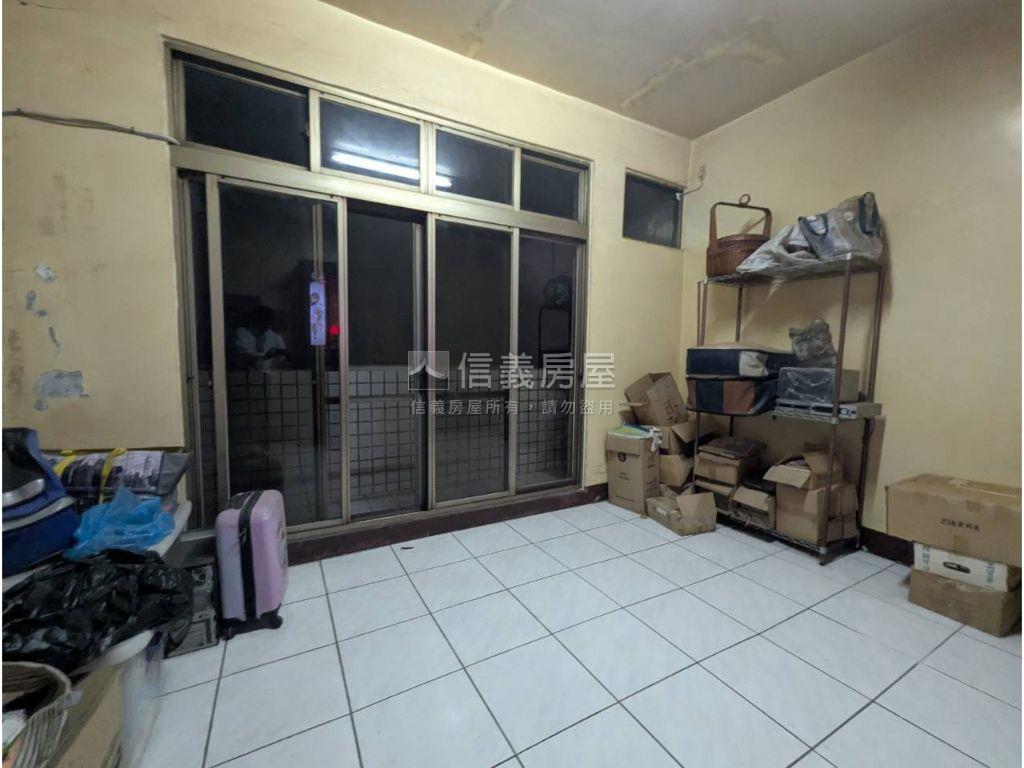 文心南路旁透天房屋室內格局與周邊環境