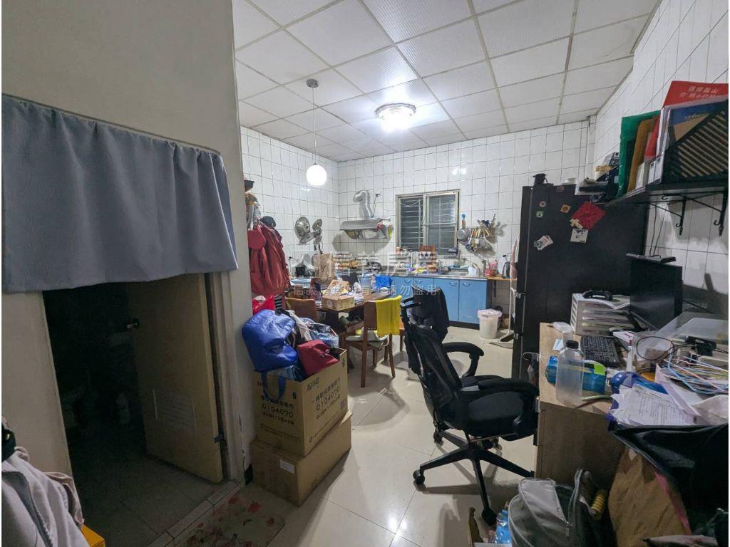 文心南路旁透天房屋室內格局與周邊環境